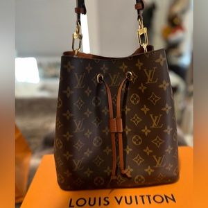 WORN ONCE.  LOUIS VUITTON NÉO NÉO